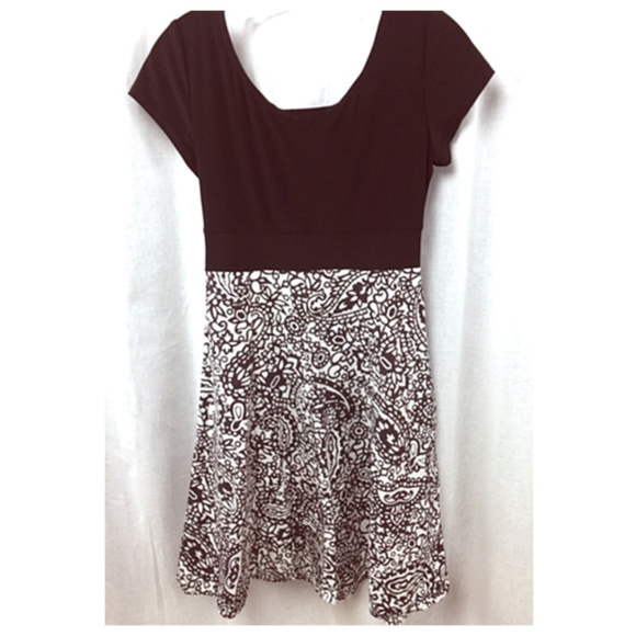 Super Cute Brown Paisley Scoop Neck SS Dress 6 - Picture 5 of 6